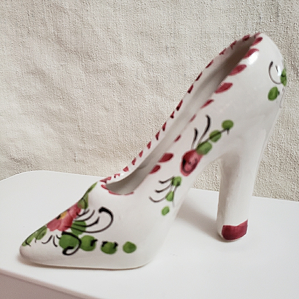 Italy high heel shoe miniature. Paestrum signature. Ceramic.